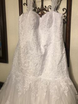 LAVERTIR WEDDING DRESSES NEW AVAILABLE 2  ASKING 120 EACH CASH ONLY