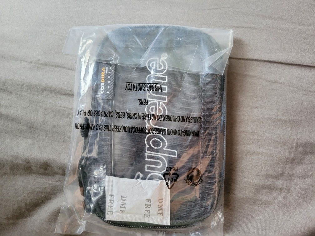 Supreme Wallet Black