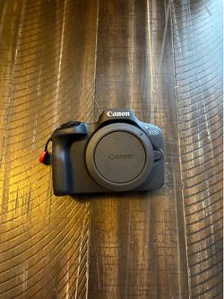 Camera Canon EOS R50