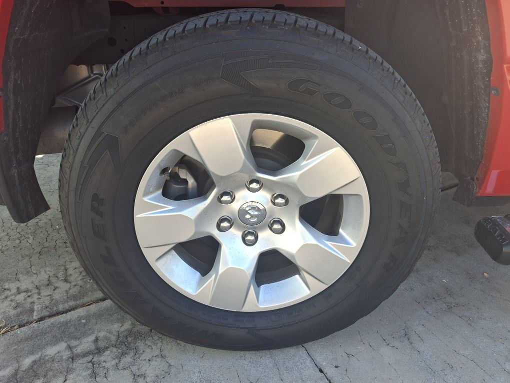 Set of 4 Wheels and Tires/ 275/65/18 / Like New