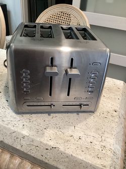 Cuisinart  Custom. Stainless Steel 4-Slice Toaster $25