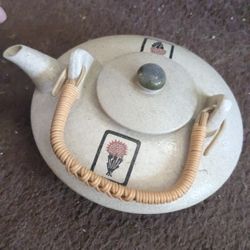 Vintage Benihana Of Tokyo Sake Teapot 3 Footed Stoneware Pottery Pancake Kettle w/ cup inside