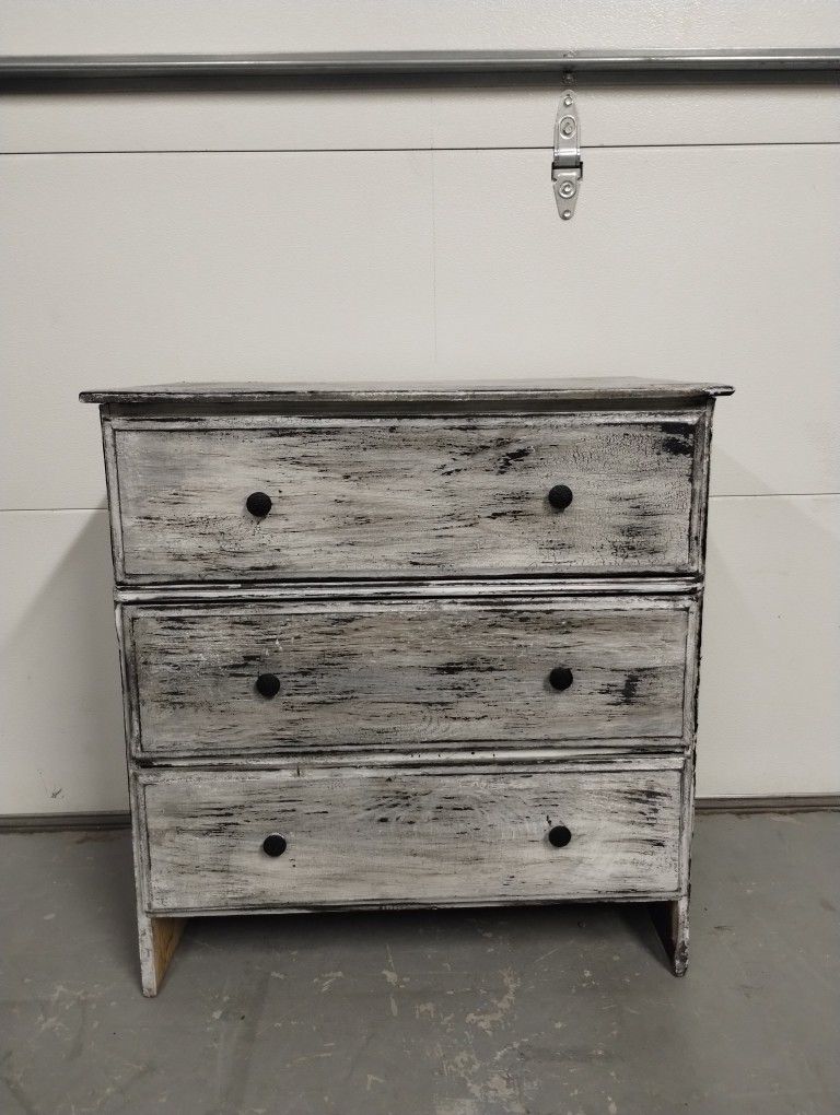 Small Rustic Whitewash Distressed Chest H 29.5"
Depth 16" 
Lenght 28"
