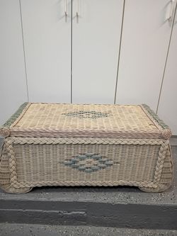 Wicker/Rattan Chest/Bench- Excellent Condition