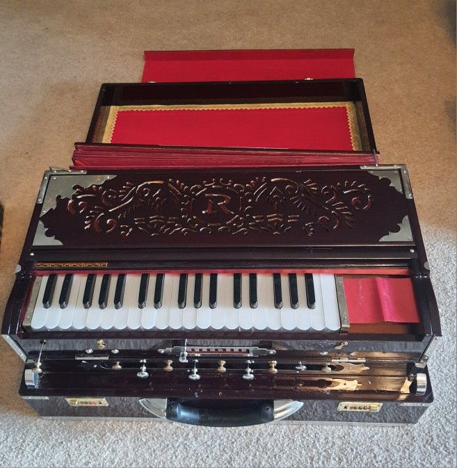 2 BEAUTIFUL HARMONIUMS! For Price of One! Amazing Quality and Sound - $1,200 (Edison)