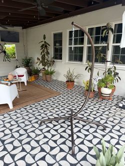 Hanging chair stand