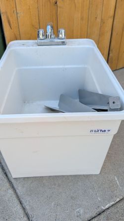 Utility sink Lil Tub 21 w faucet and legs washroom basin