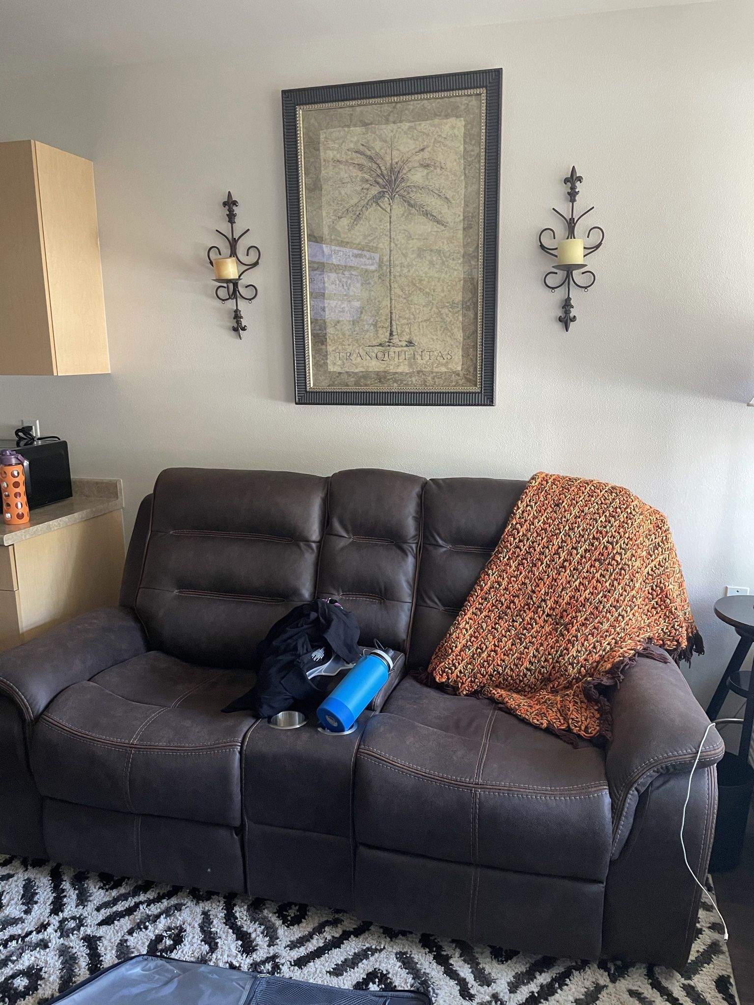 Recliner loveseat