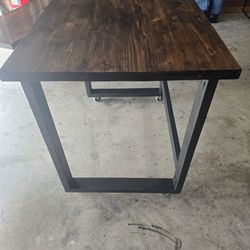 Table/bar/craftroom//garage
