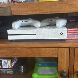 Xbox One S With 2 Controllers