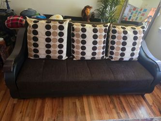 FOLDABLE FUTON COUCH