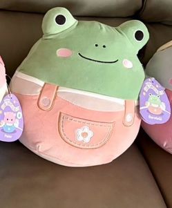 Squishmallows adorable green Baratelli the frog plush has pink overalls. New with tags