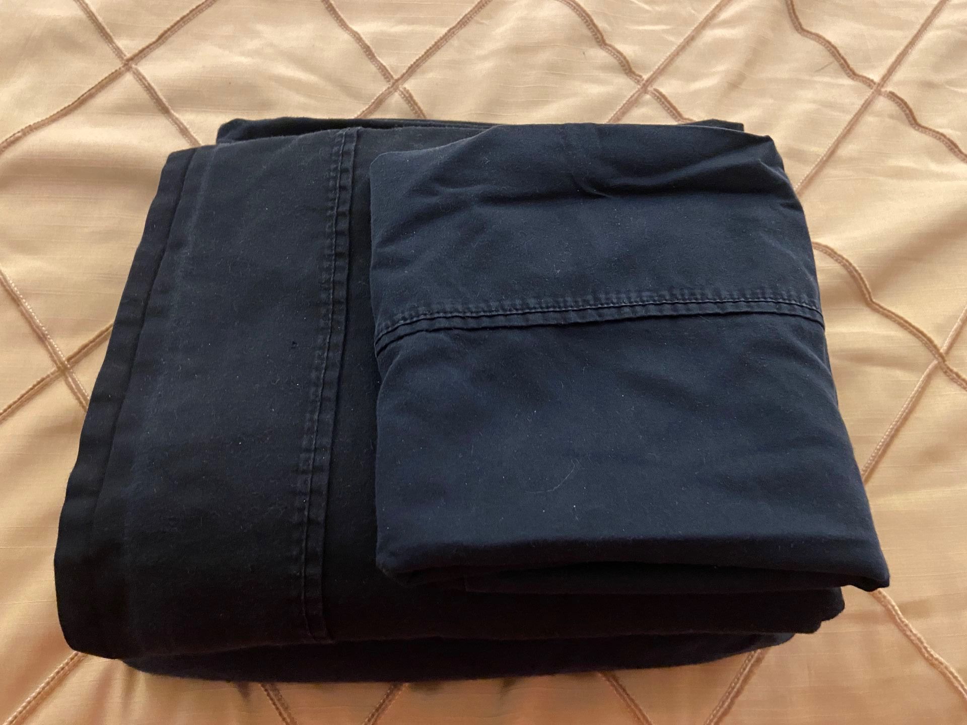 Full Black Sheet Set  - Used In good Condition. 