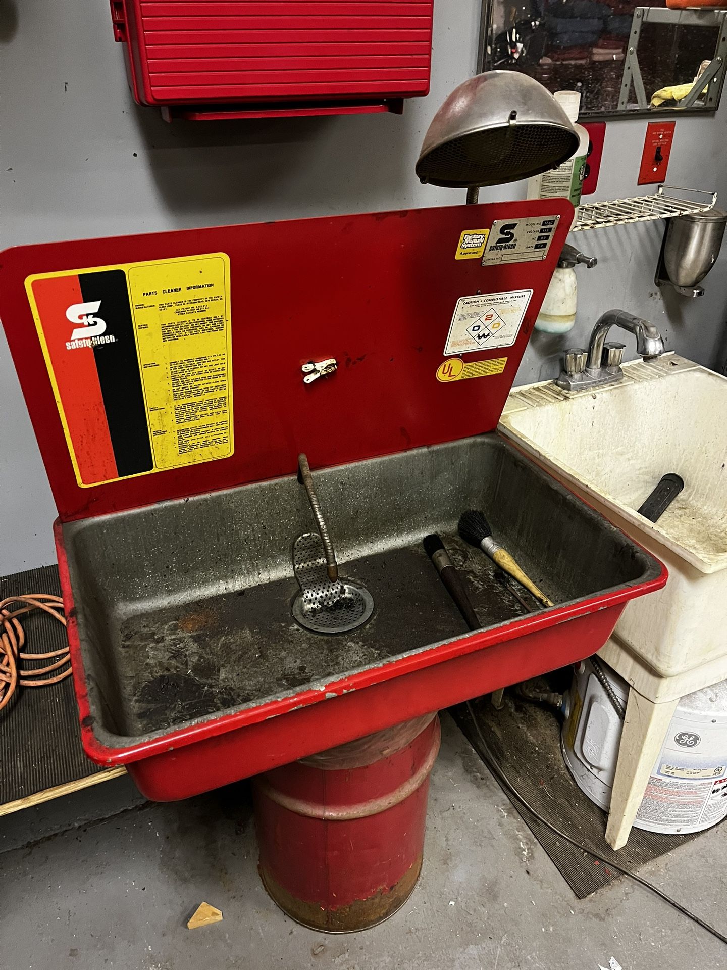 Safety Kleen Model 17.4C parts washer Parts Cleaning Table