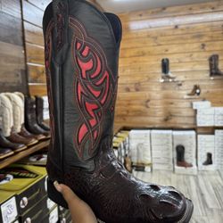 Nuca rojo boot