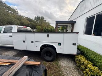 Contractos bed multiple compartments