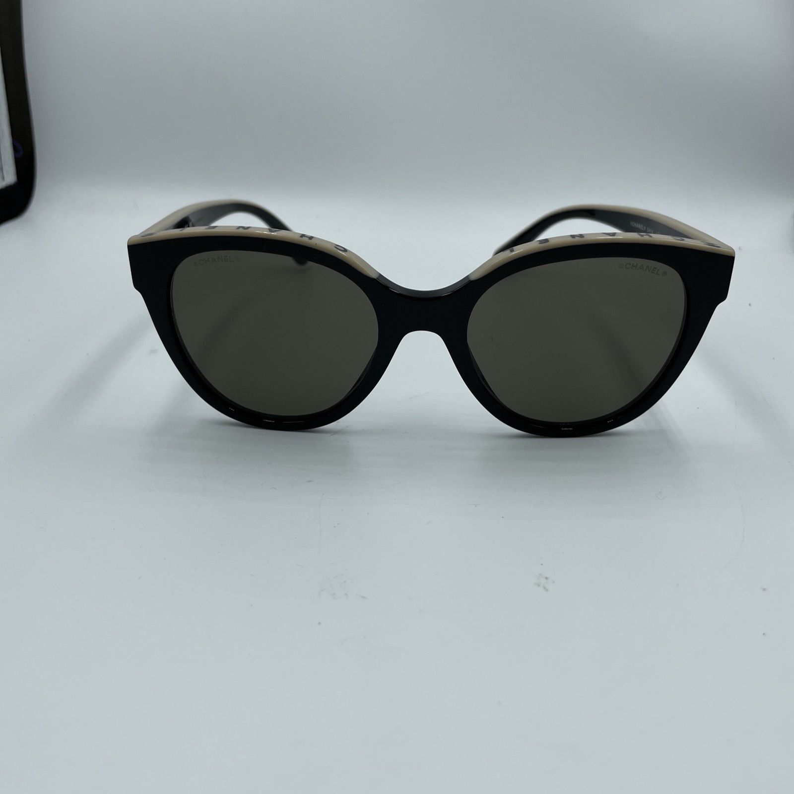 Chanel Butterfly Sunglasses acetate black and beige no scratches