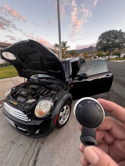 Car keys/llaves de autos/key fobs