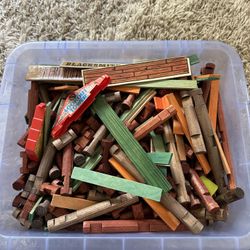 Lincoln Logs and plastic box - several hundred