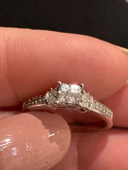 10k White Gold Diamond Ring