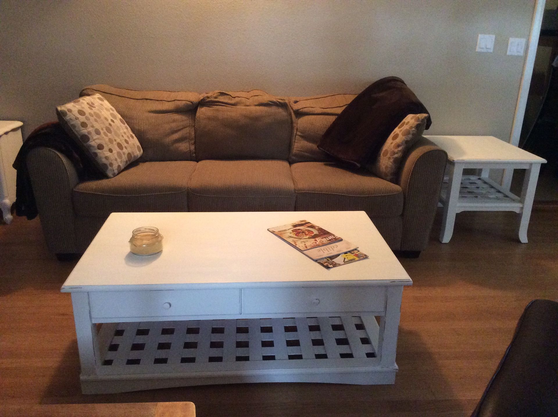 White distressed Coffee Table w/drawers SOLID w/ two end tables.