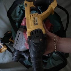 DEWALT 20V MAX XR Brushless 1 in. D-Handle Rotary Hammer Kit