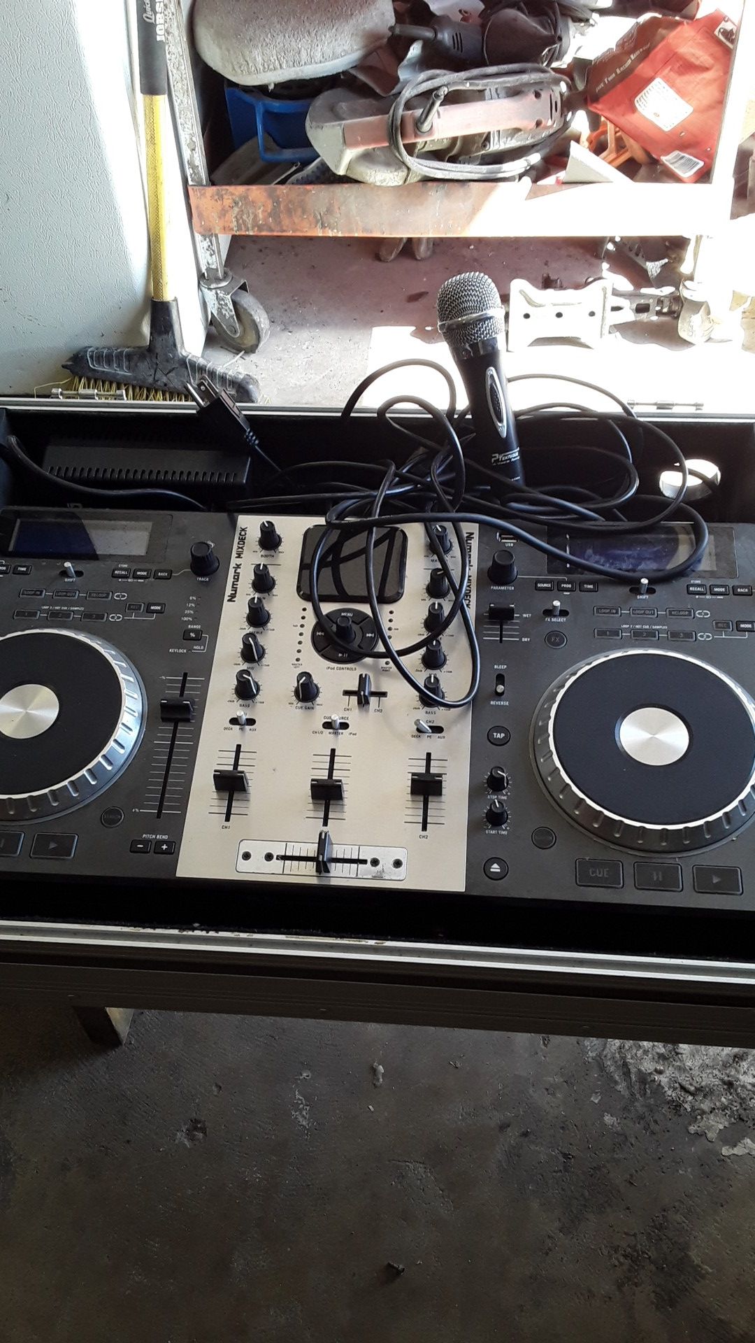 Dj equipment /microphone in good conditions