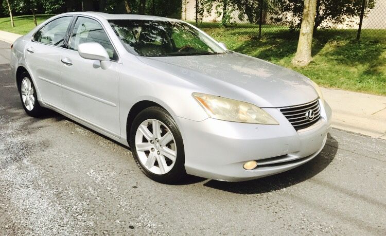 2007 Lexus ES • Woodgrain• Push to Start • COLD AC