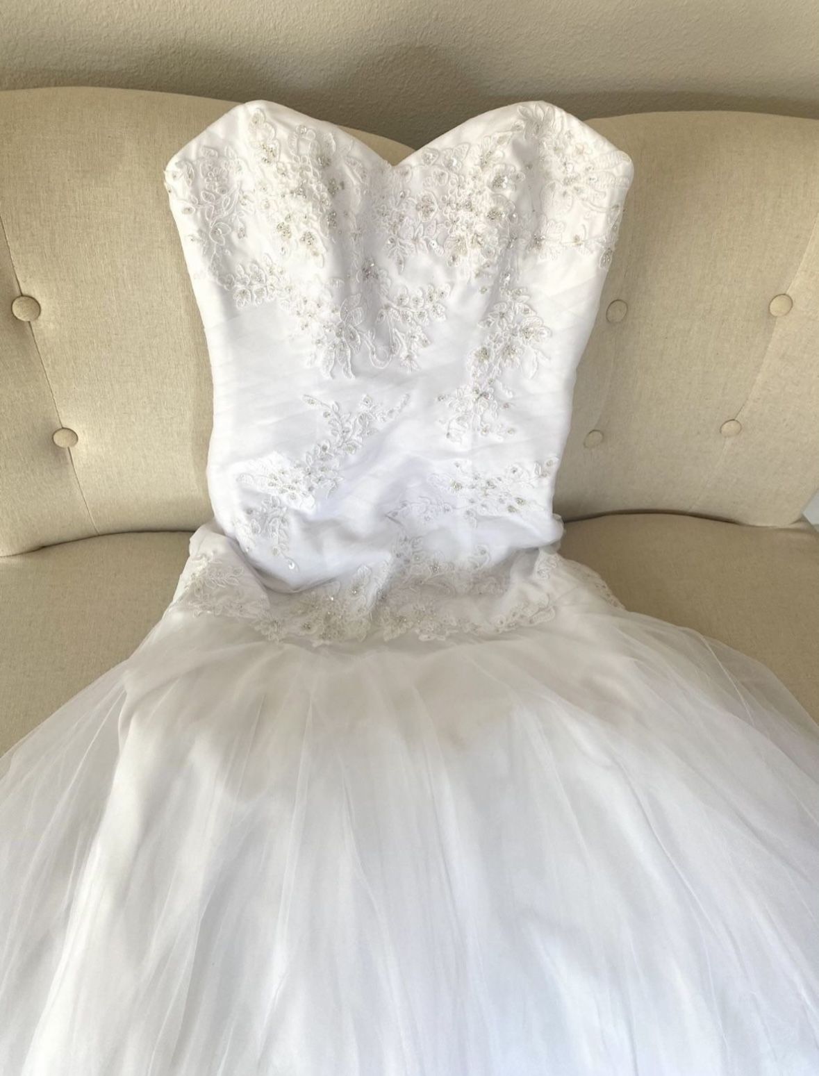 Beautiful Sweetheart white wedding dress size 2