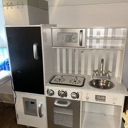Kids Play Kitchen