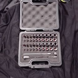 SNAP-ON 44 PC 1/4 DRIVE 6 POINT METRIC/SAE GENERAL SERVICE SET