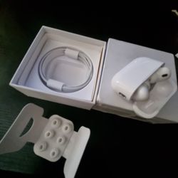 Apple AirPods Pro (2nd Gen) with MagSafe Charging Case (USB-C)