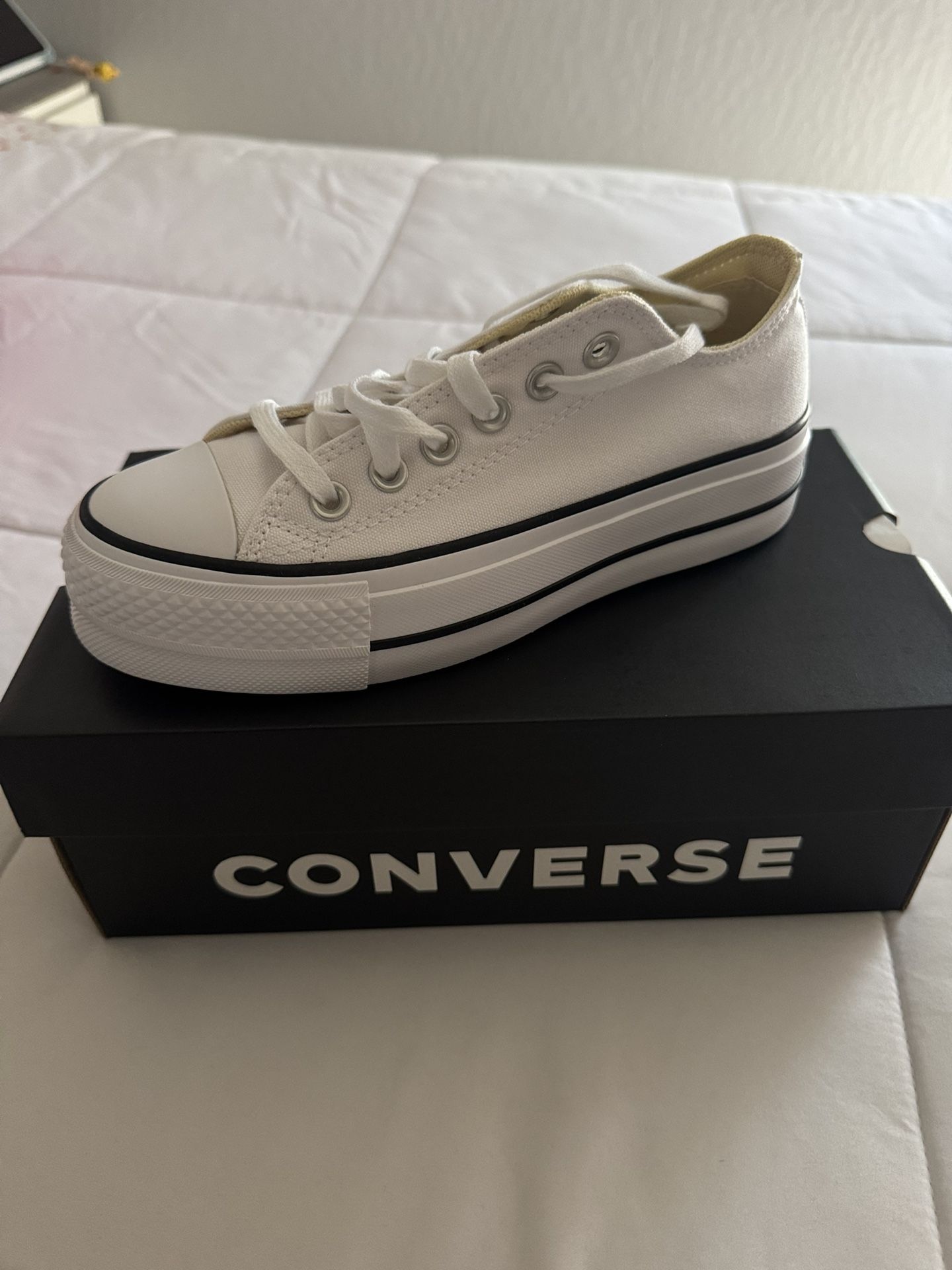 BRAND NEW PLATFORM CONVERSE (in box)