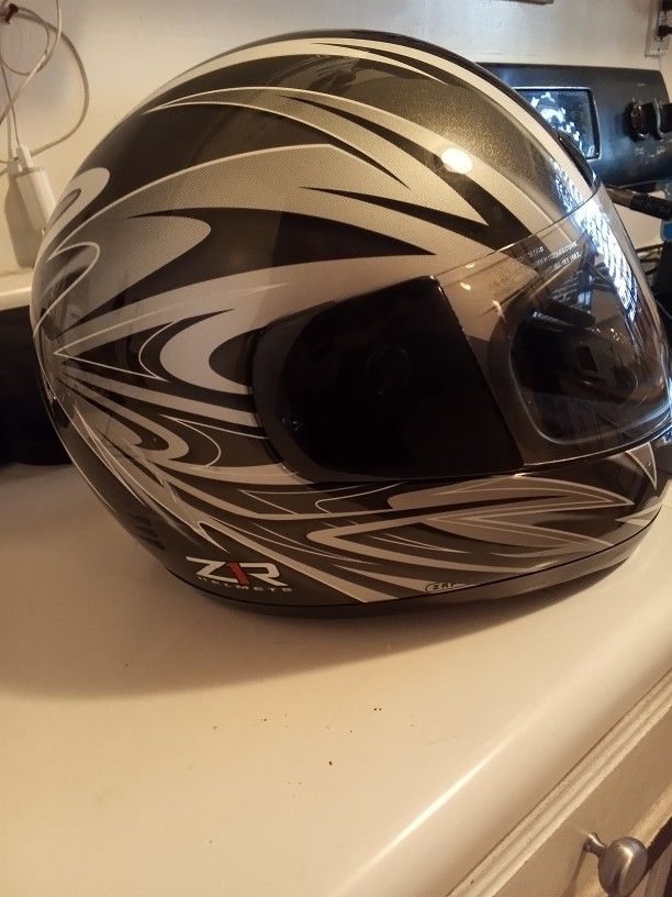 Size XL - ZR1 Motorcycle Helmet 