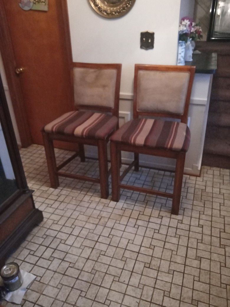 Set Of Matching Snack Bar Chairs/ Stools 