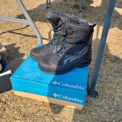 COLUMBIA WATER PROOF BOOTS