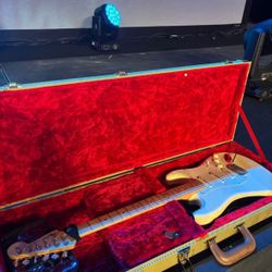 Fender American Stratocaster 2013 – Olympic White (Made in USA) Great Condition ( CASE NOT INCLUDED ) 