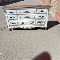 🎁BEAUTIFUL VINTAGE WHITE COLOR DRESSER/9 DRAWER🎁