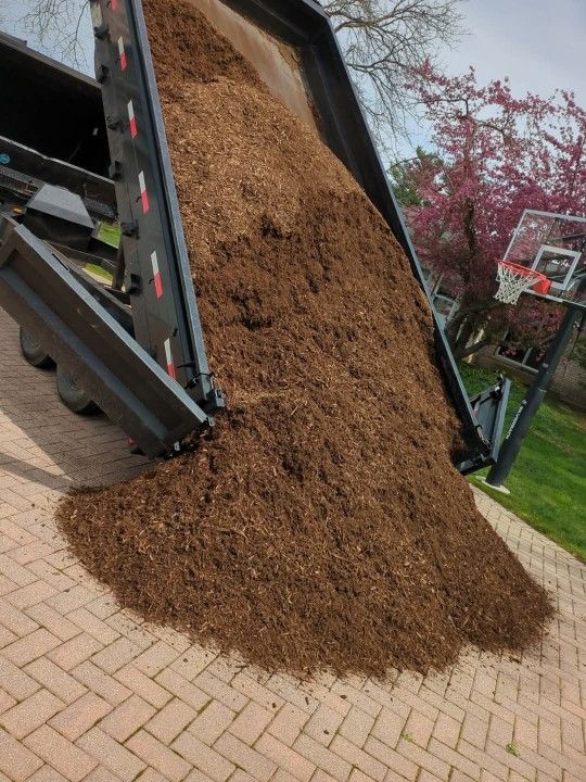Premium Hardwood Mulch FOR SALE 💲25
