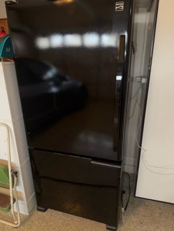 Kenmore 19 cu. ft Bottom-Freezer Refrigerator