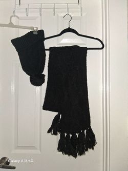 Black Knit Beanie & Scarf Set

