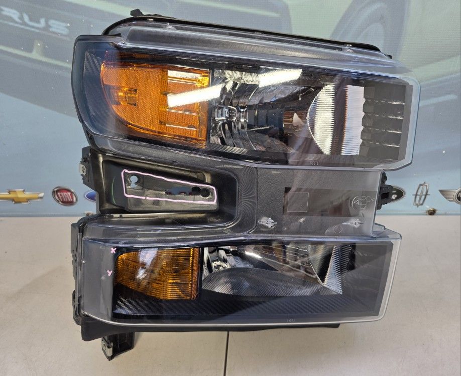2019-2022 CHEVROLET SILVERADO 1500 RIGHT HALOGEN HEADLIGHT