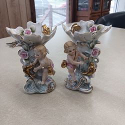  A SET of VINTAGE  STATUES  VERY GOOD CONDITION  AND VERY  COLORFUL  No CHIPS 
