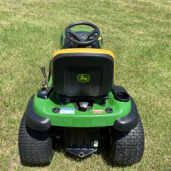 John Deere Lawnmower 