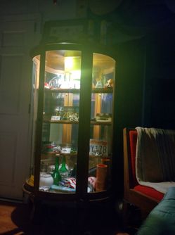 Vintage Curio Cabinet, Beautiful Condition! $225