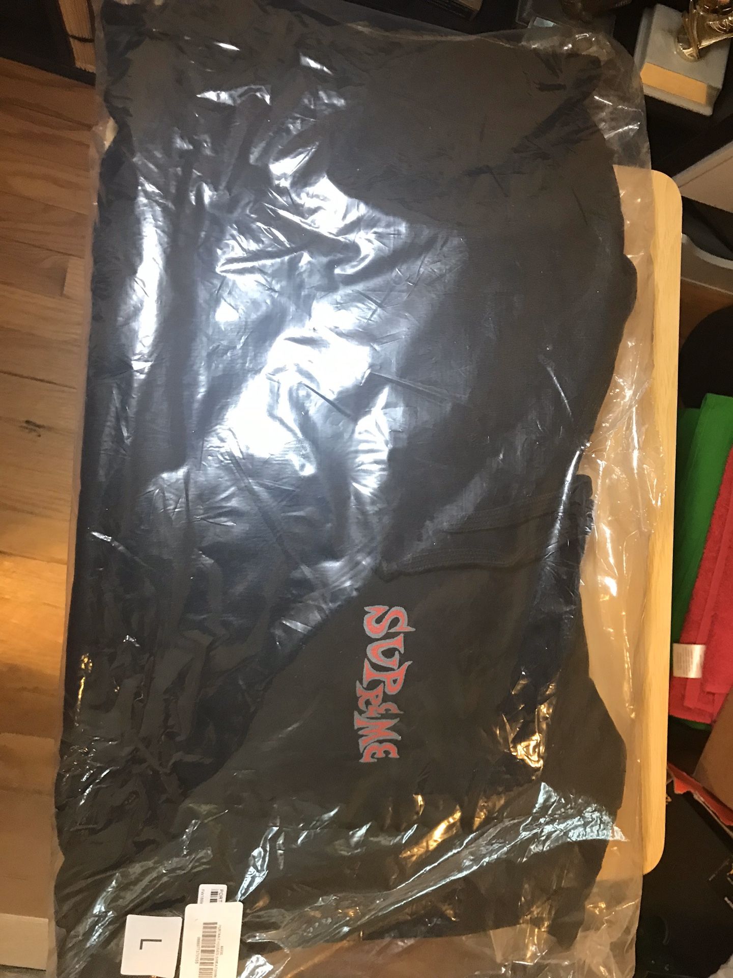 Supreme portrait NEW (Size Large )