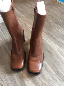 Woman brown boots 7.5 leather