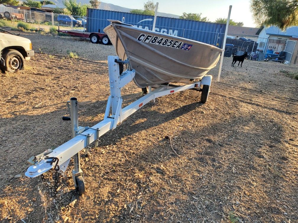 14' Gregor Aluminum Fishing Boat with Trailer