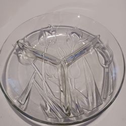 New Tulip divided glass plates. 9" lunch, appetizer. New with tags Take all-12 plates for $10