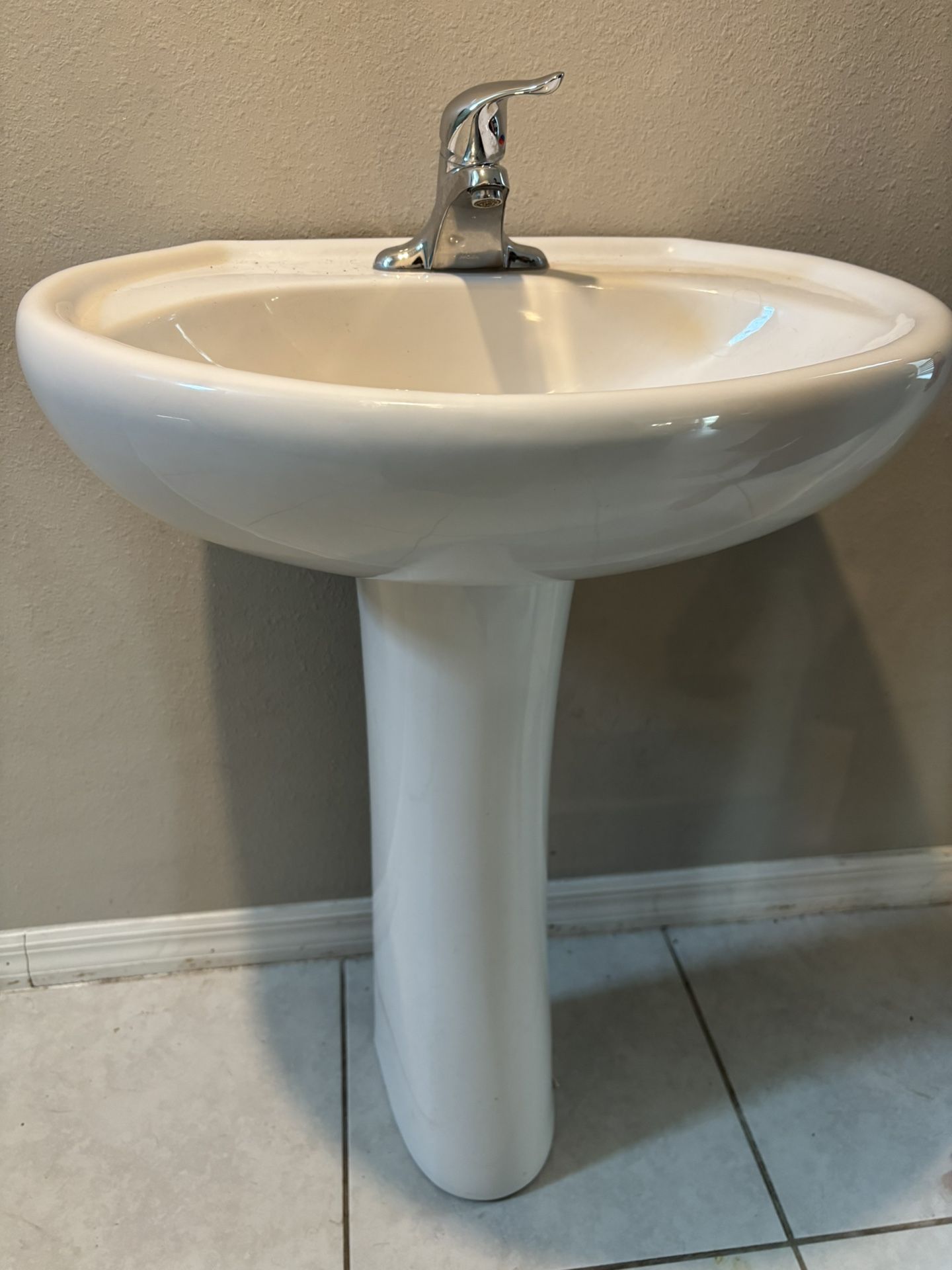 Pedestal Sink